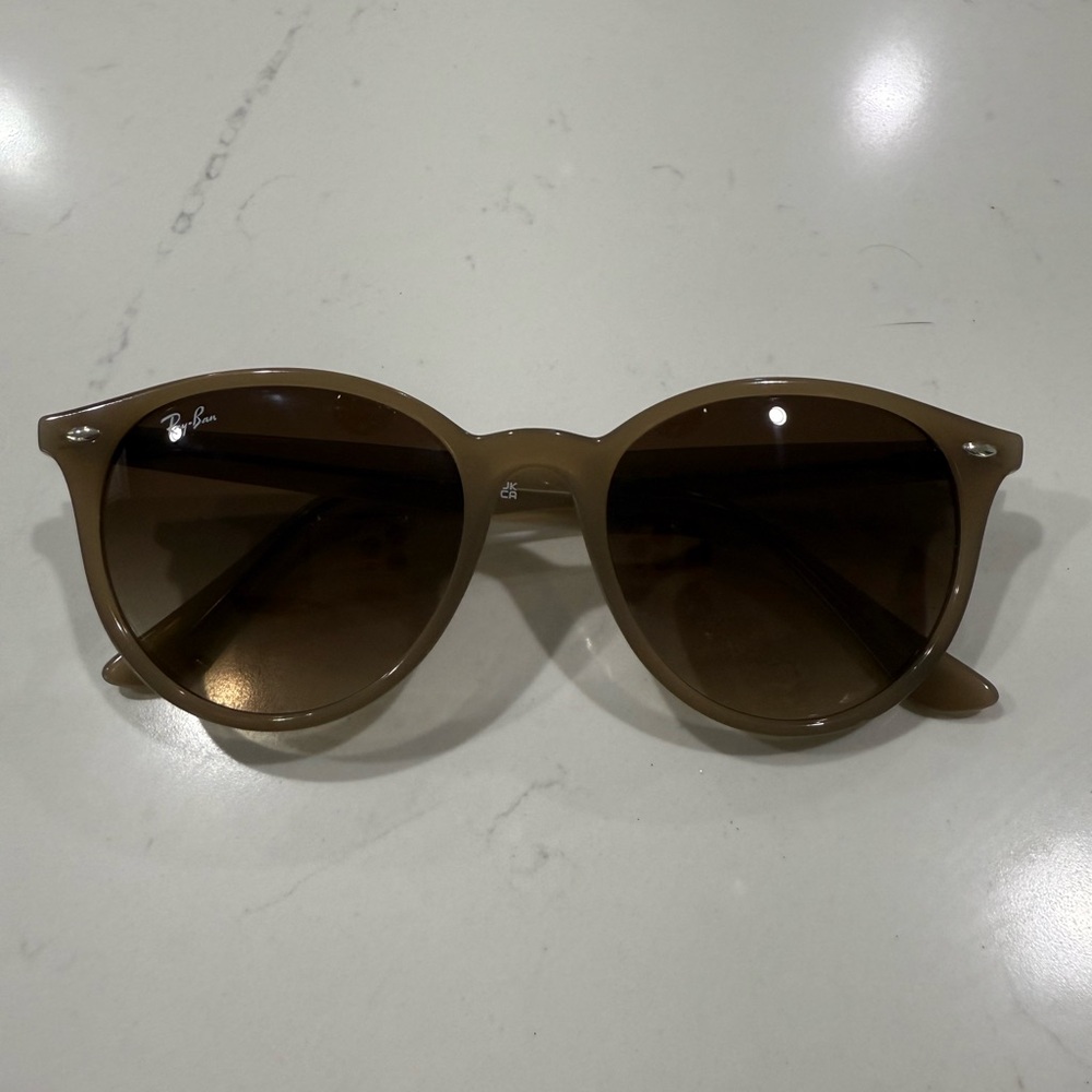 Ray-Ban Tan Round Sunglasses- Unisex